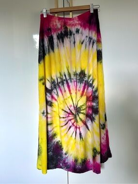 Dharma trading co. 100% rayon Tie-Dye Spiral Maxi Skirt medium